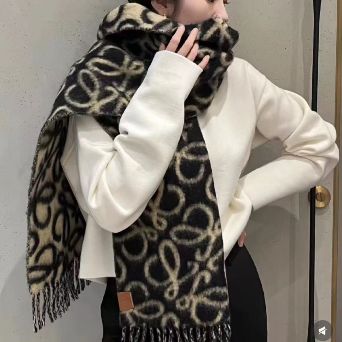LOEWE ANAGRAM 200 CM SCARF IN BLACK MIX BEIGE ALPACA AND WOOL 411850