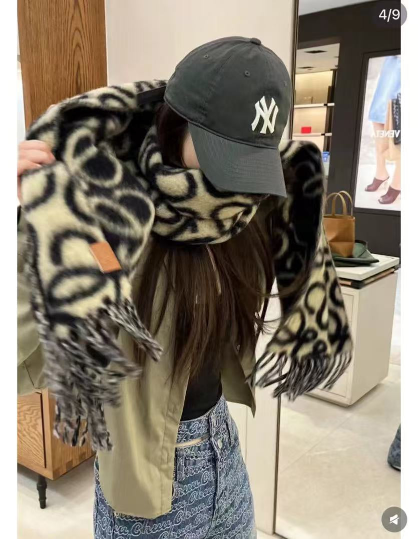 LOEWE ANAGRAM 200 CM SCARF IN BLACK MIX BEIGE ALPACA AND WOOL 411850