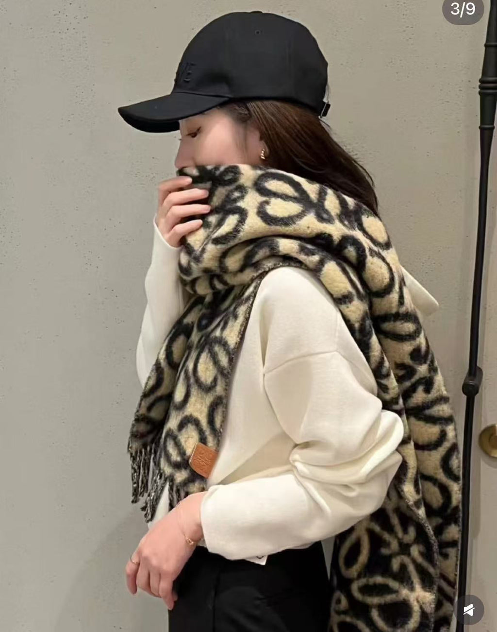 LOEWE ANAGRAM 200 CM SCARF IN BLACK MIX BEIGE ALPACA AND WOOL 411850