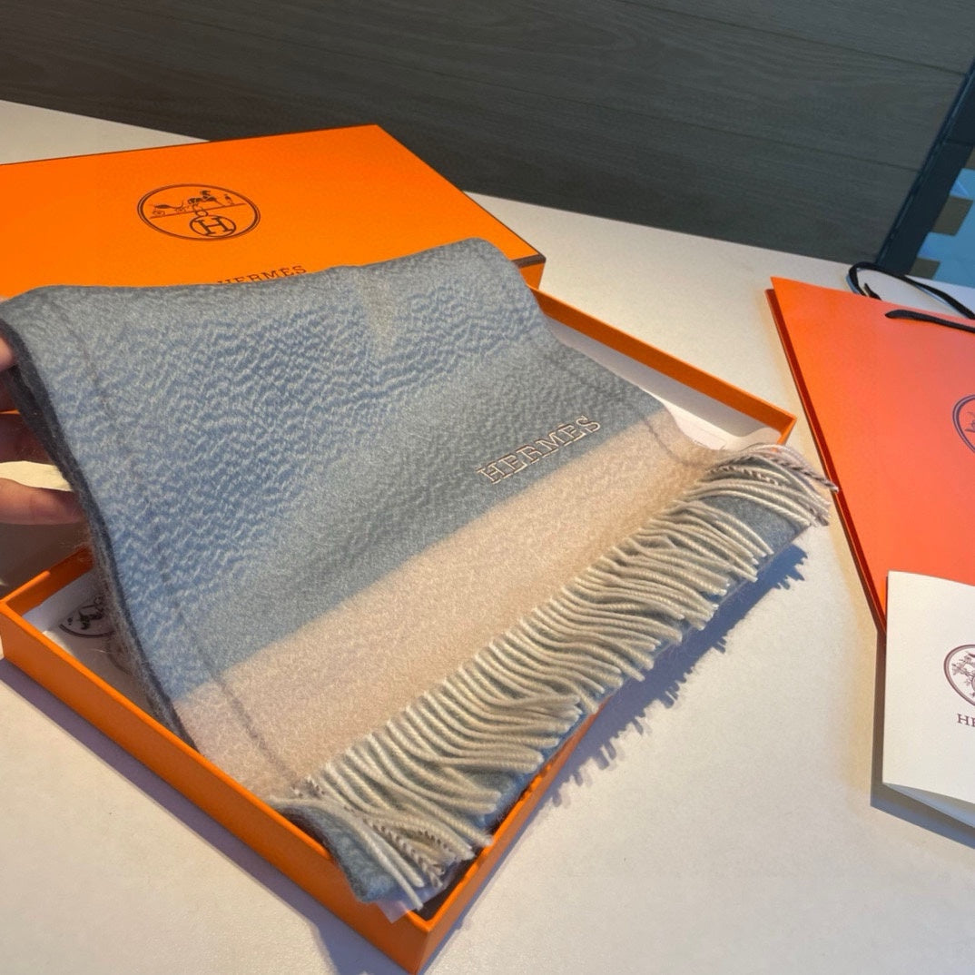 HERMES SCARF 180 CM IN POWDER BLUE CASERE 366045