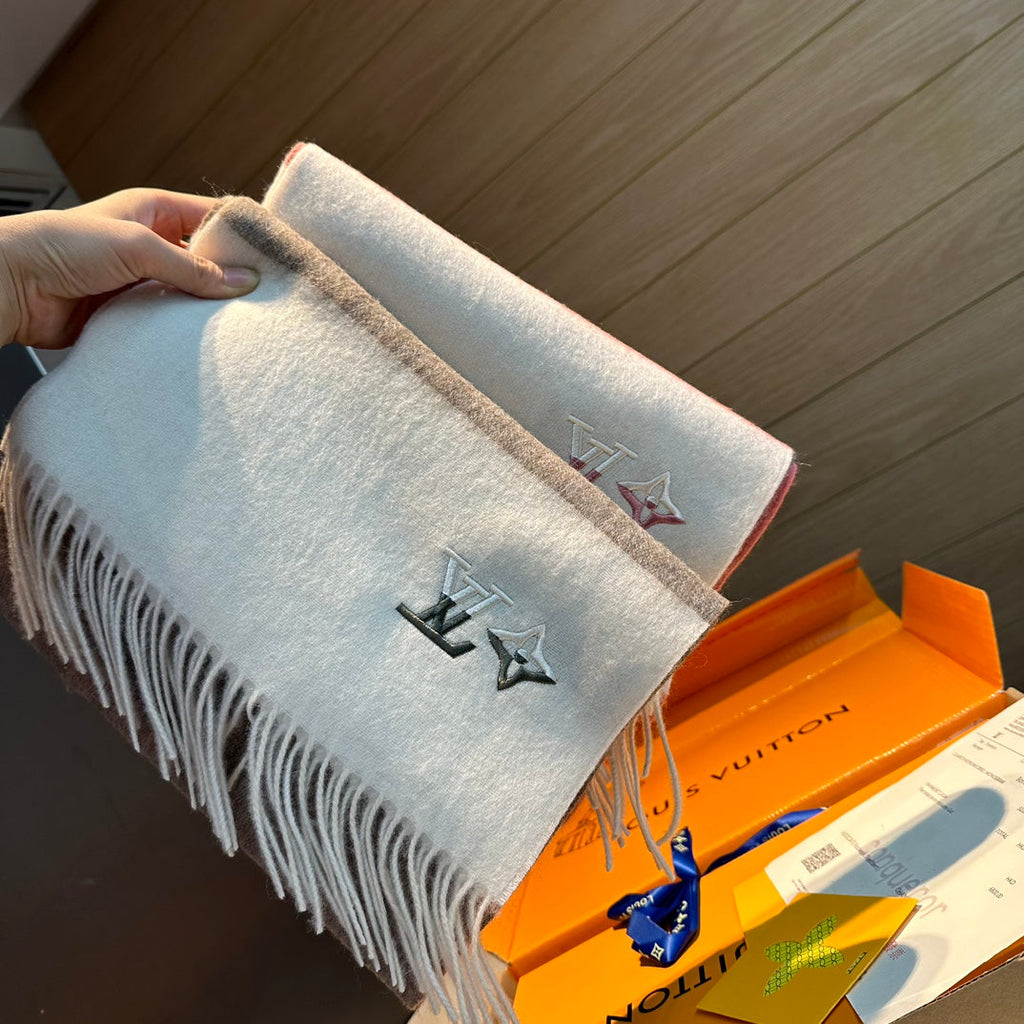 LOUIS VUITTON SCARF 185 CM IN BLUSH PINK MIX WHITE CASHMERE 390094