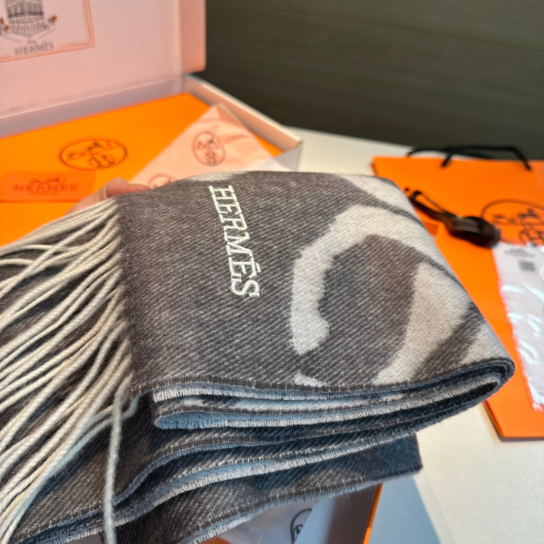 HERMES CASAQUE PORTE-CLEFS MUFFLER 180 CM SPANISH GRAY CASERE