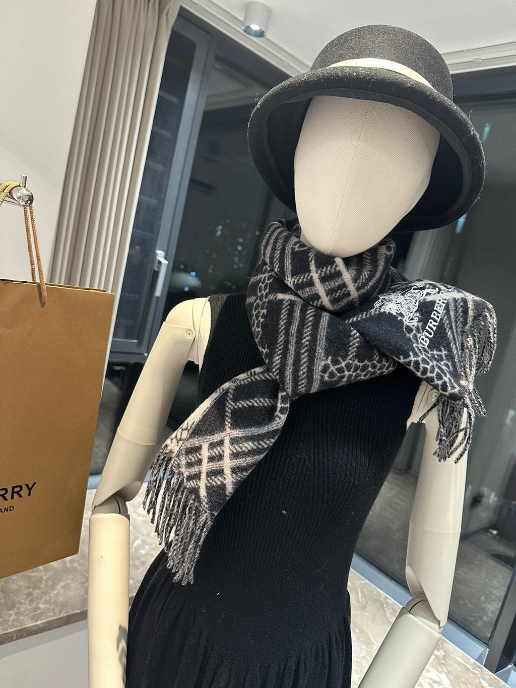 BURBERRY CLASSIC CHECK SCARF 168 CM IN BLACK CASHMERE 396320
