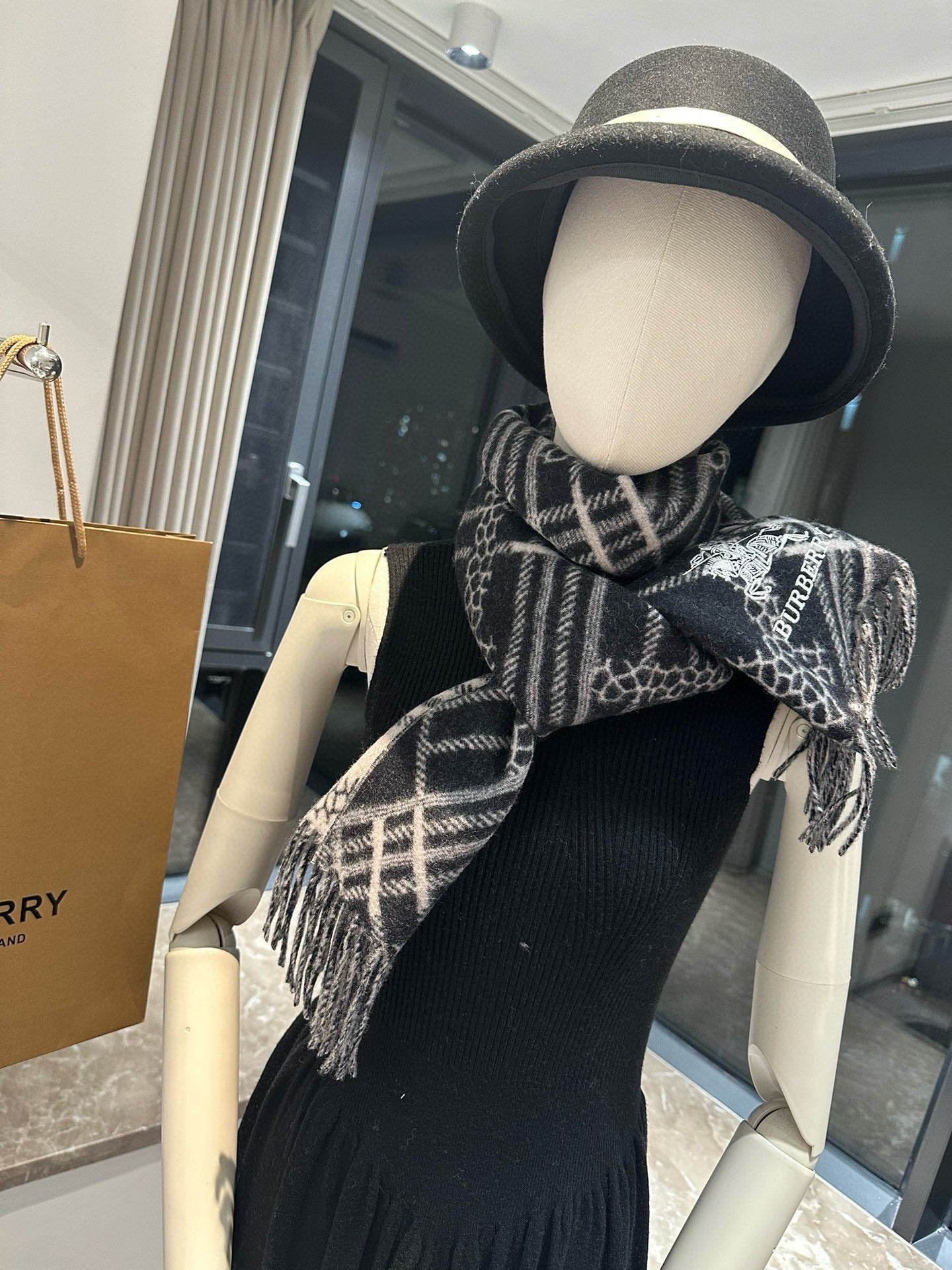 BURBERRY CLASSIC CHECK SCARF 168 CM IN BLACK CASHMERE 396320