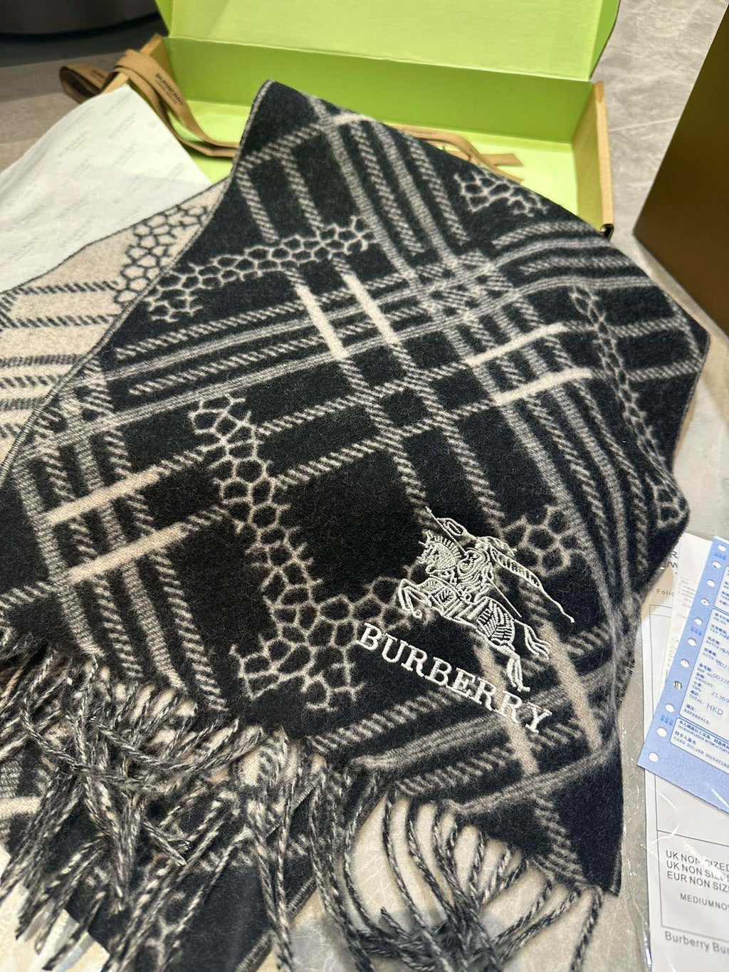 BURBERRY CLASSIC CHECK SCARF 168 CM IN BLACK CASHMERE 396320