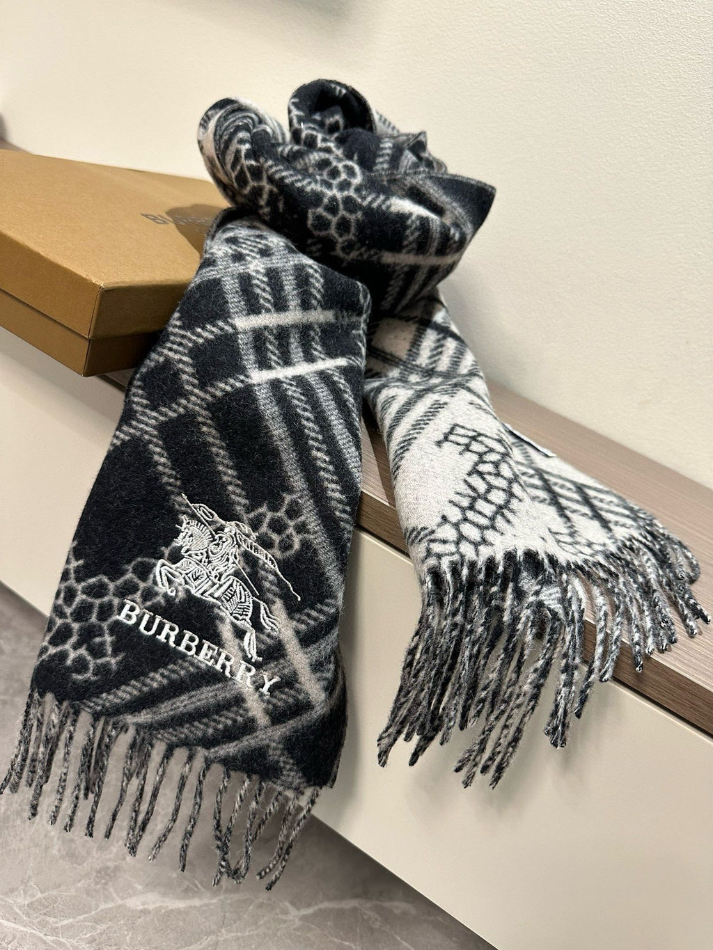BURBERRY CLASSIC CHECK SCARF 168 CM IN BLACK CASHMERE 396320