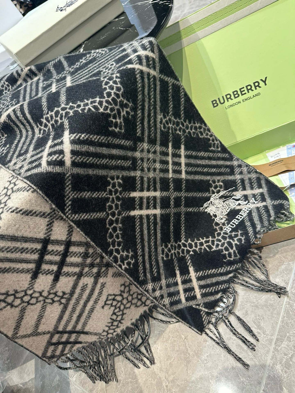 BURBERRY CLASSIC CHECK SCARF 168 CM IN BLACK CASHMERE 396320