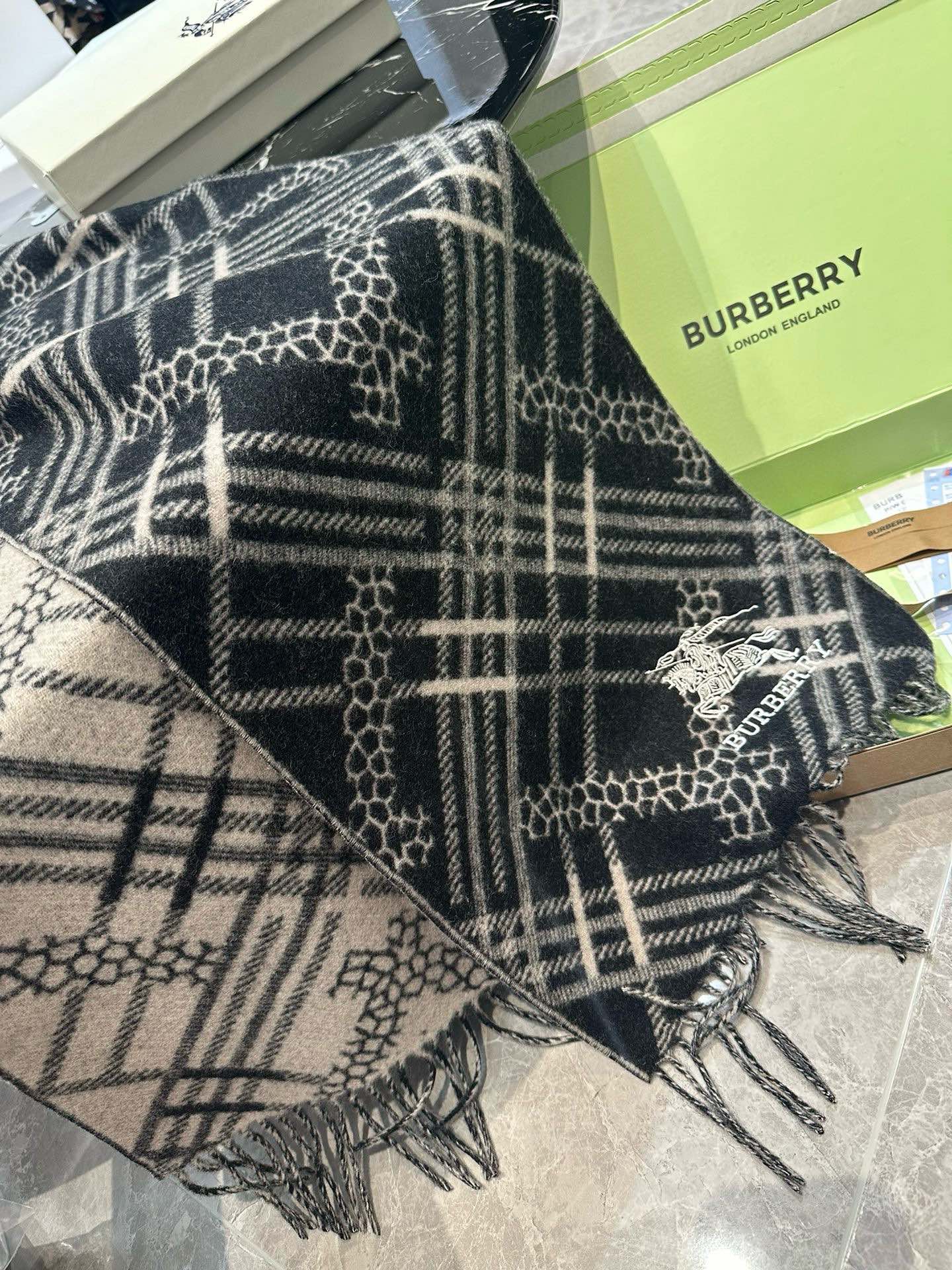 BURBERRY CLASSIC CHECK SCARF 168 CM IN BLACK CASHMERE 396320