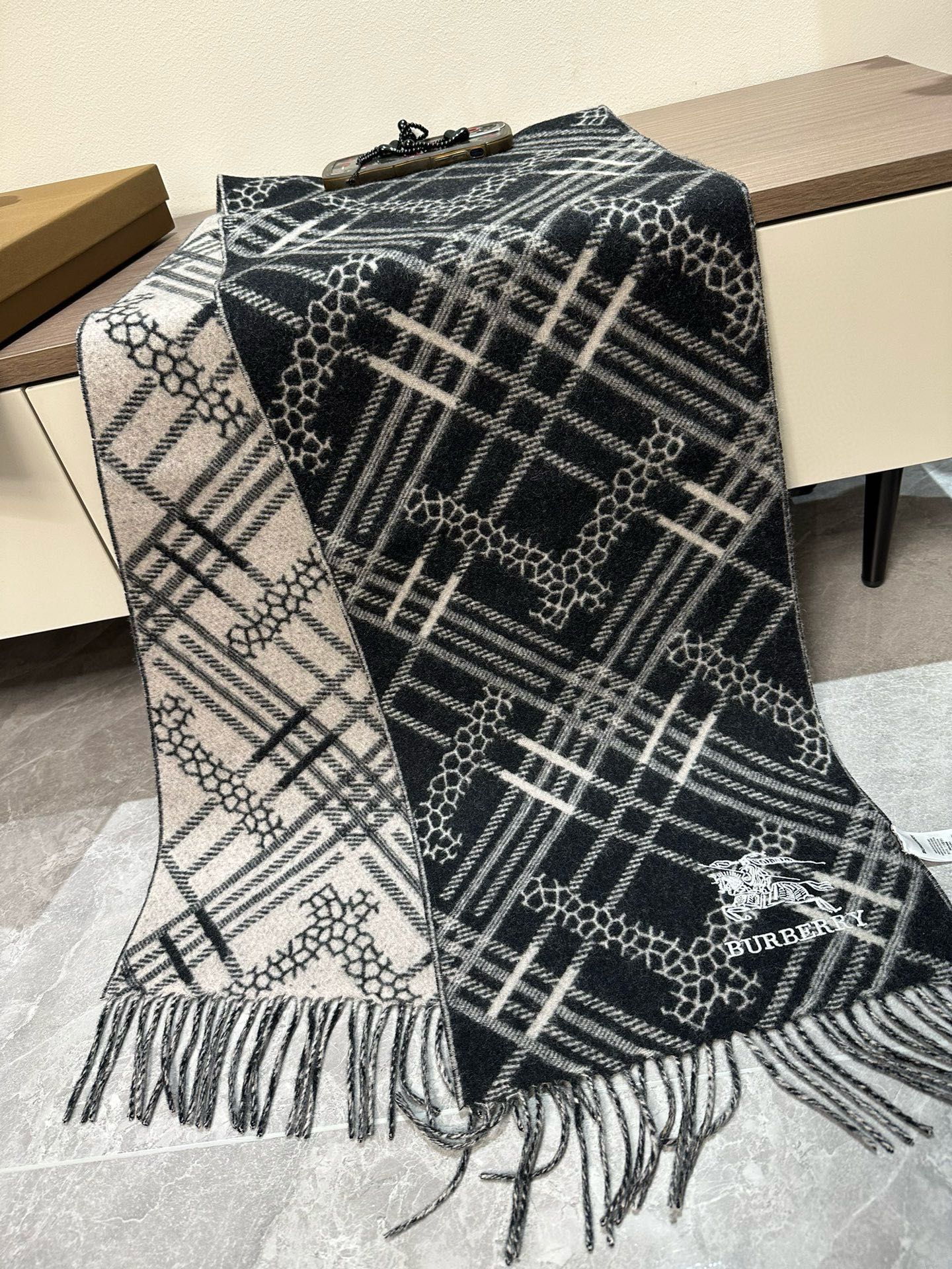 BURBERRY CLASSIC CHECK SCARF 168 CM IN BLACK CASHMERE 396320