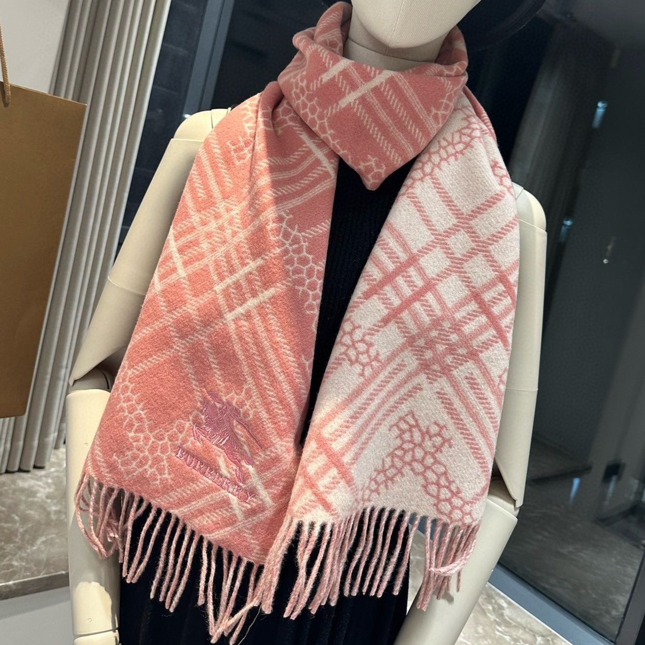 BURBERRY CLASSIC CHECK SCARF 168 CM IN ROSE PINK CASHMERE 396321