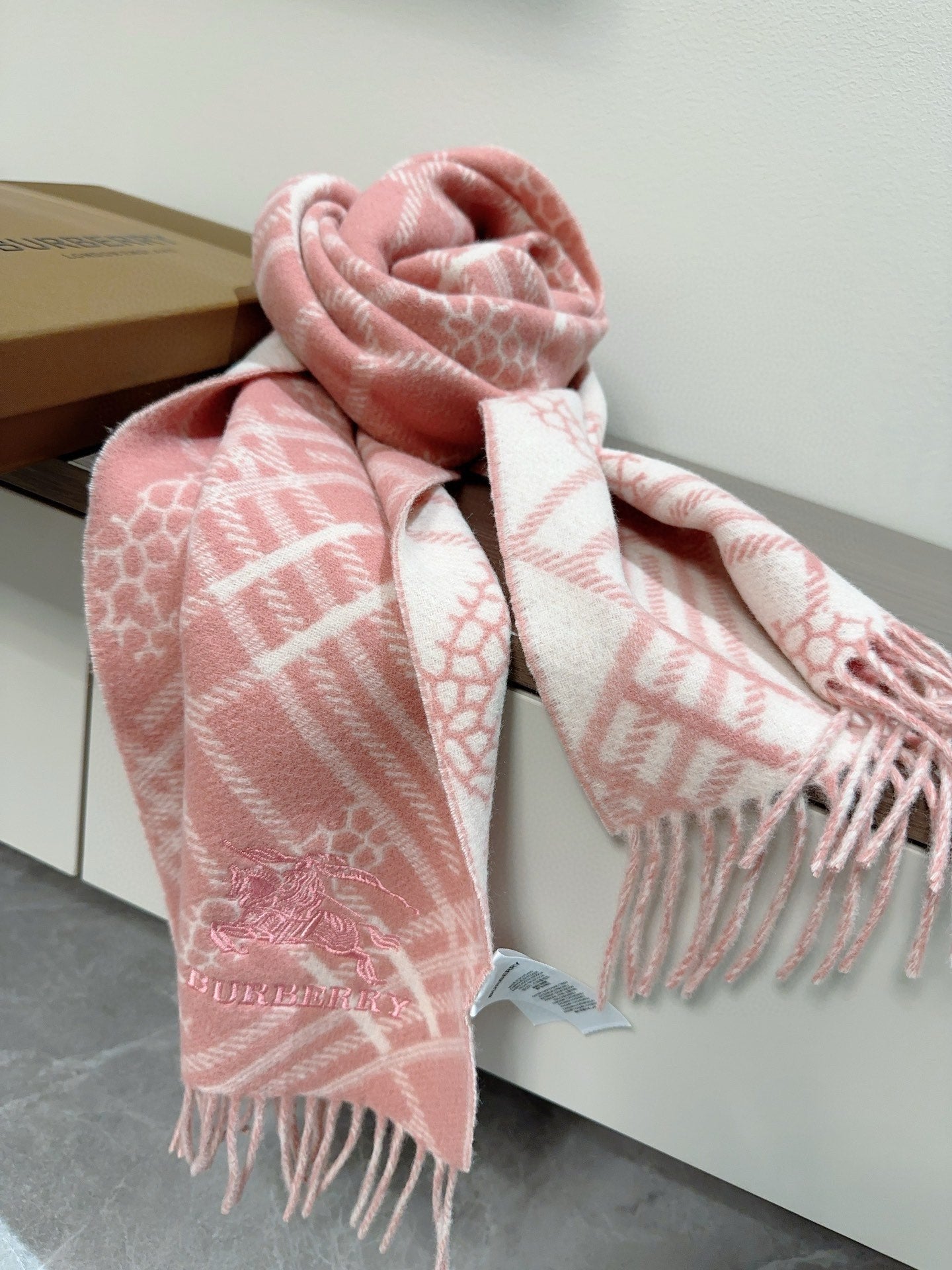 BURBERRY CLASSIC CHECK SCARF 168 CM IN ROSE PINK CASHMERE 396321