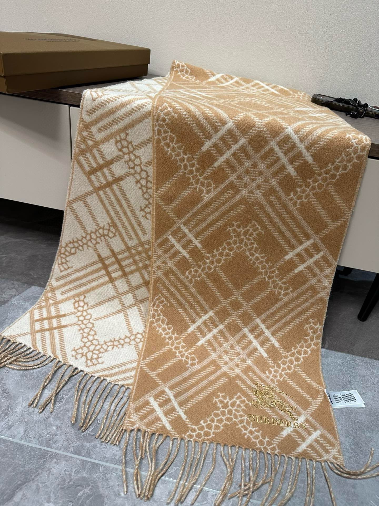BURBERRY CLASSIC CHECK SCARF 168 CM IN CIDER BROWN CASHMERE 396322