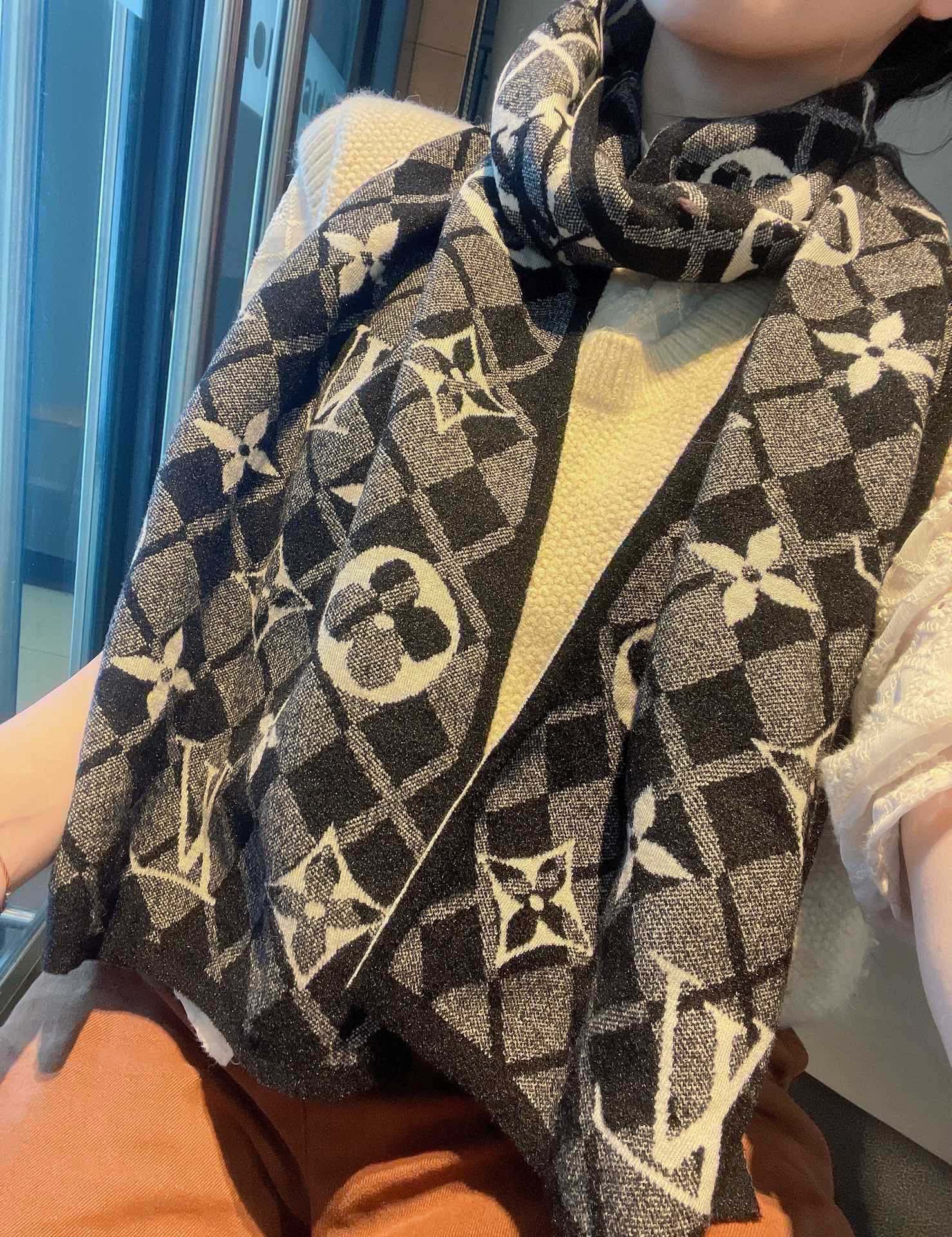 LOUIS VUITTON SCARF 180 CM IN BLACK MIX WHITE CASHMERE 398237