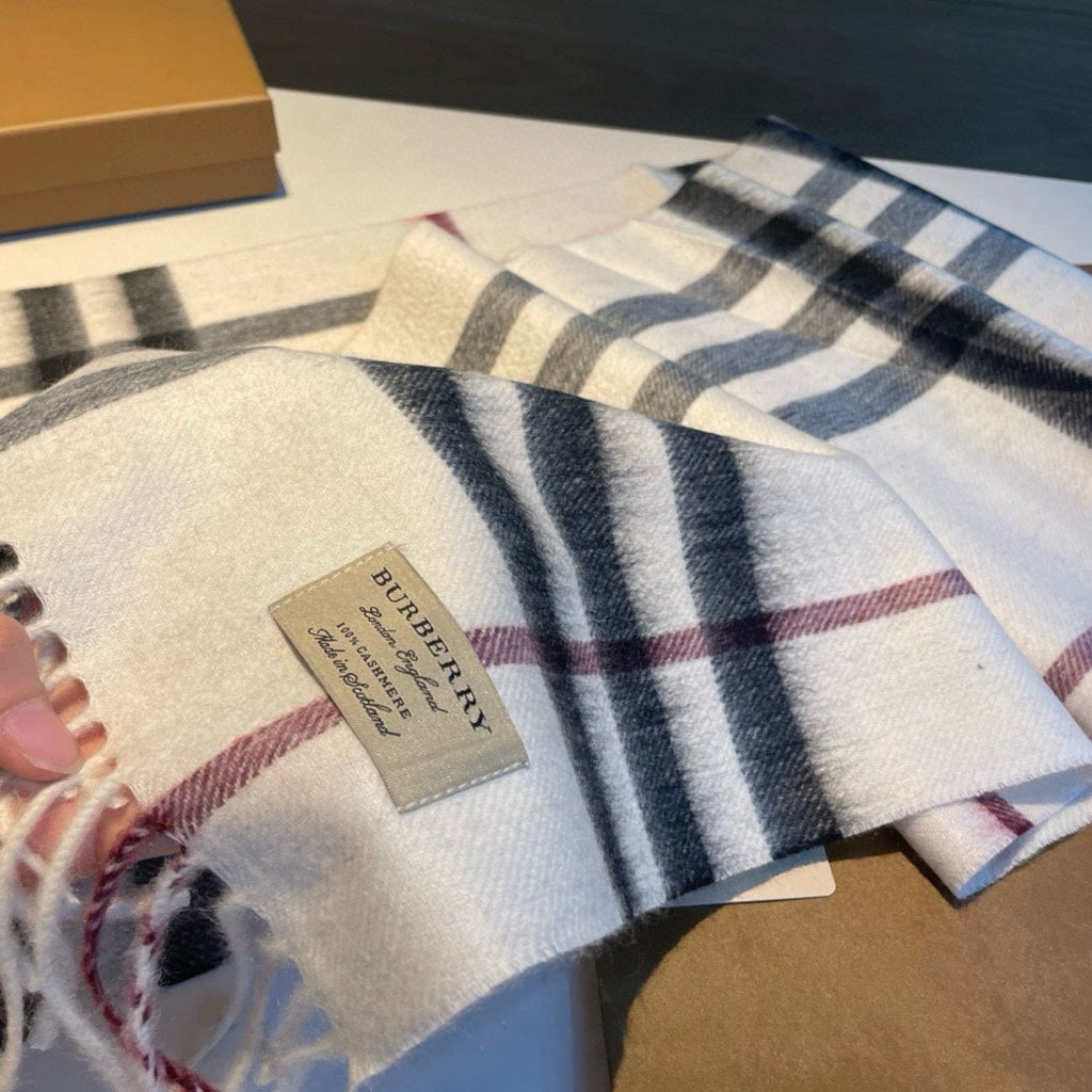 BURBERRY SCARF 168 CM IN BLACK MIX WHITE CASHMERE 408588