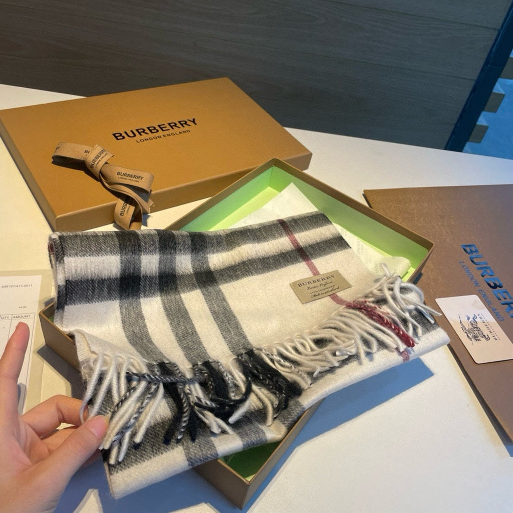 BURBERRY SCARF 168 CM IN BLACK MIX WHITE CASHMERE 408588