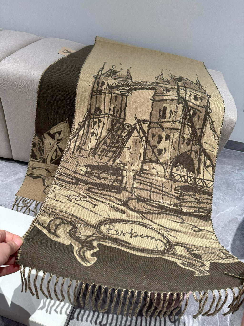 BURBERRY TOWER BRIDGE CASHMERE 210 CM SCARF SAND BROWN 410075