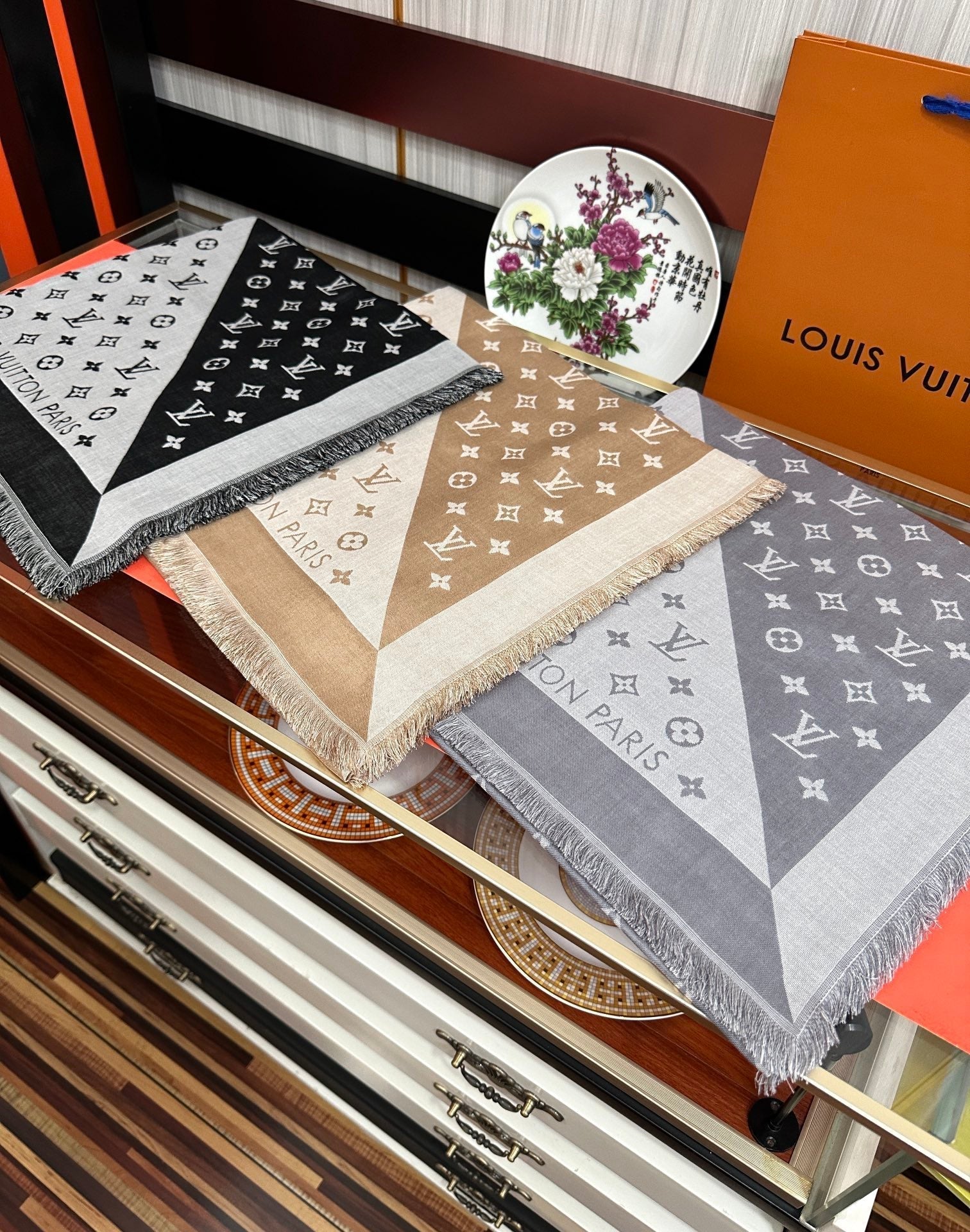 LOUIS VUITTON MONOGRAM 140 CM SQUARE SCARF IN BLACK MIX WHITE CASHMERE 391107