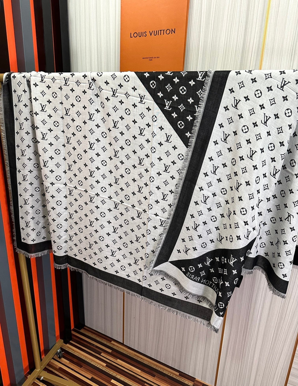 LOUIS VUITTON MONOGRAM 140 CM SQUARE SCARF IN BLACK MIX WHITE CASHMERE 391107