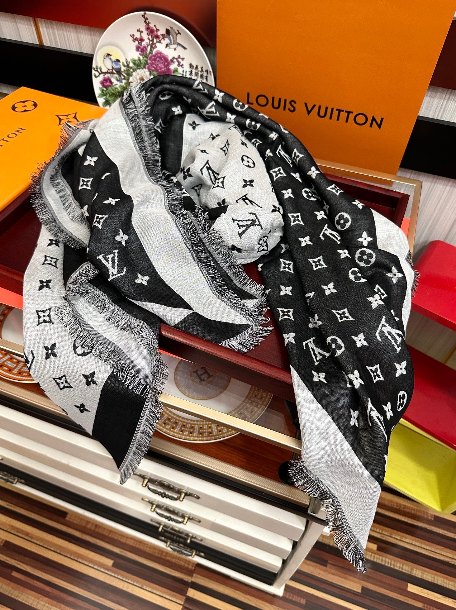 LOUIS VUITTON MONOGRAM 140 CM SQUARE SCARF IN BLACK MIX WHITE CASHMERE 391107