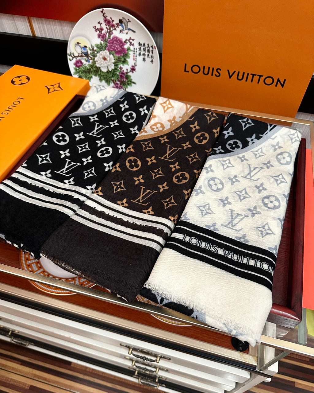LOUIS VUITTON SCARF 200 CM IN BLACK MIX WHITE CASHMERE 400032
