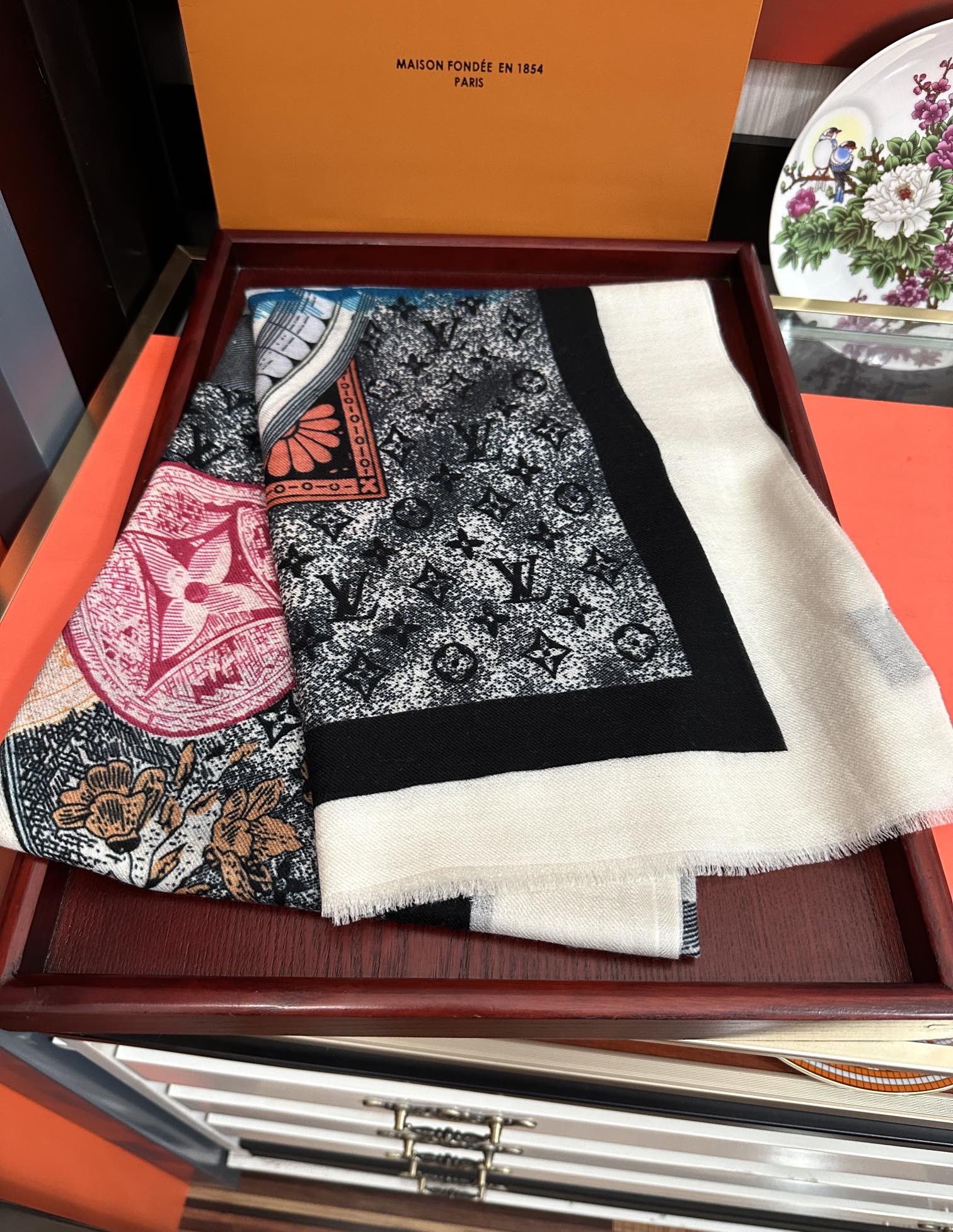 LOUIS VUITTON SCARF MALLES MERVEILLEUSES 200 CM IN COLORFUL CASHMERE 400067