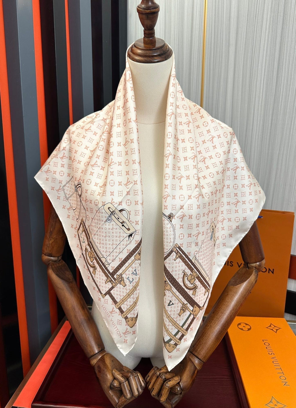 LOUIS VUITTON LV SCARF 90 CM IN SILK 719908