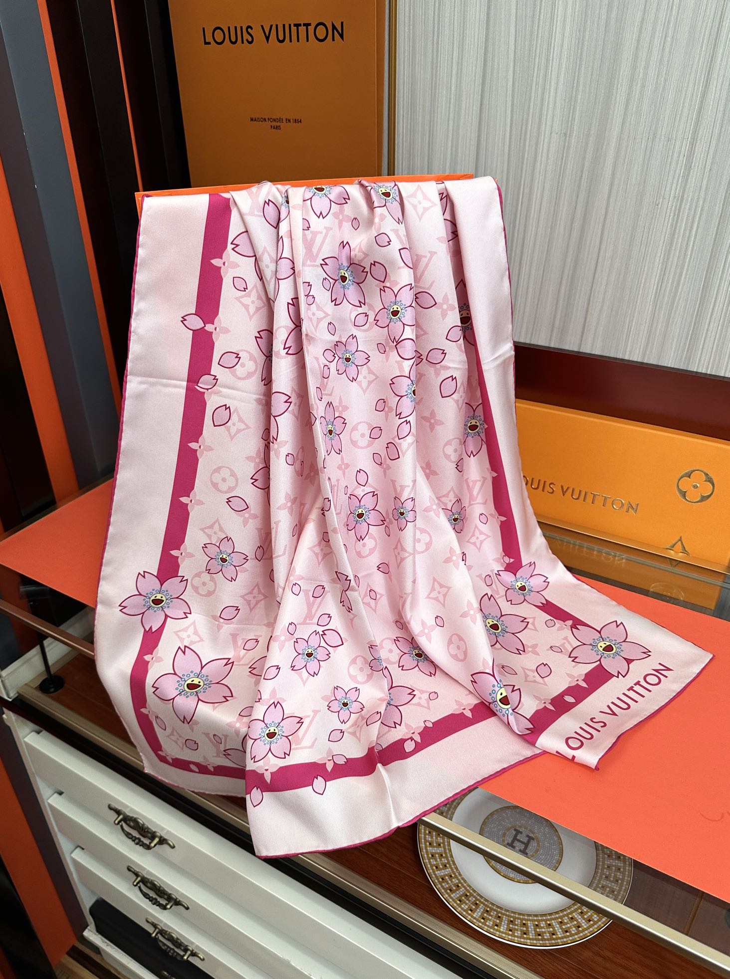 LOUIS VUITTON LV SCARF 90 CM IN SILK 723122