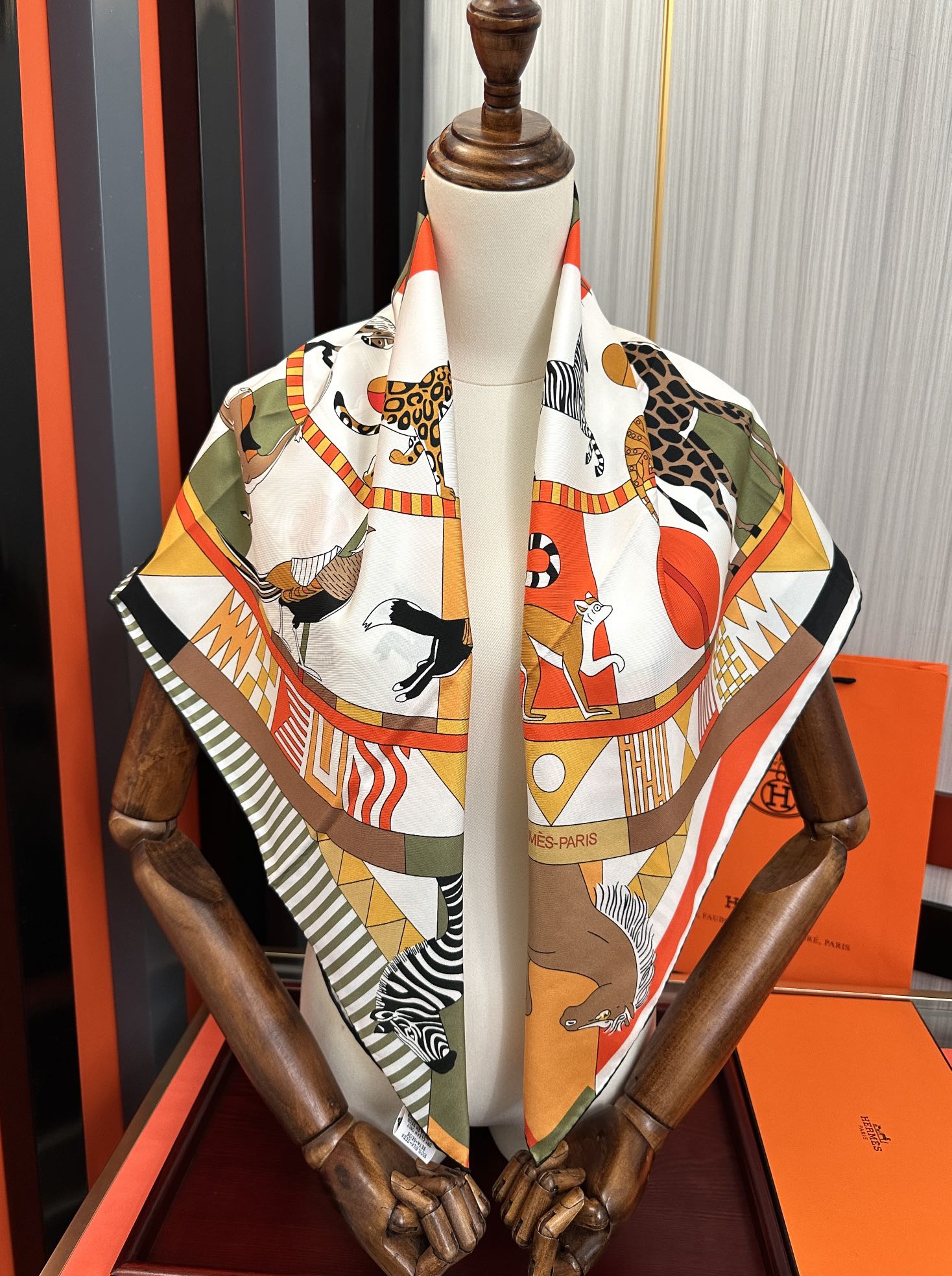 HERMES HERMES 25S SCARF 90 IN SILK 006