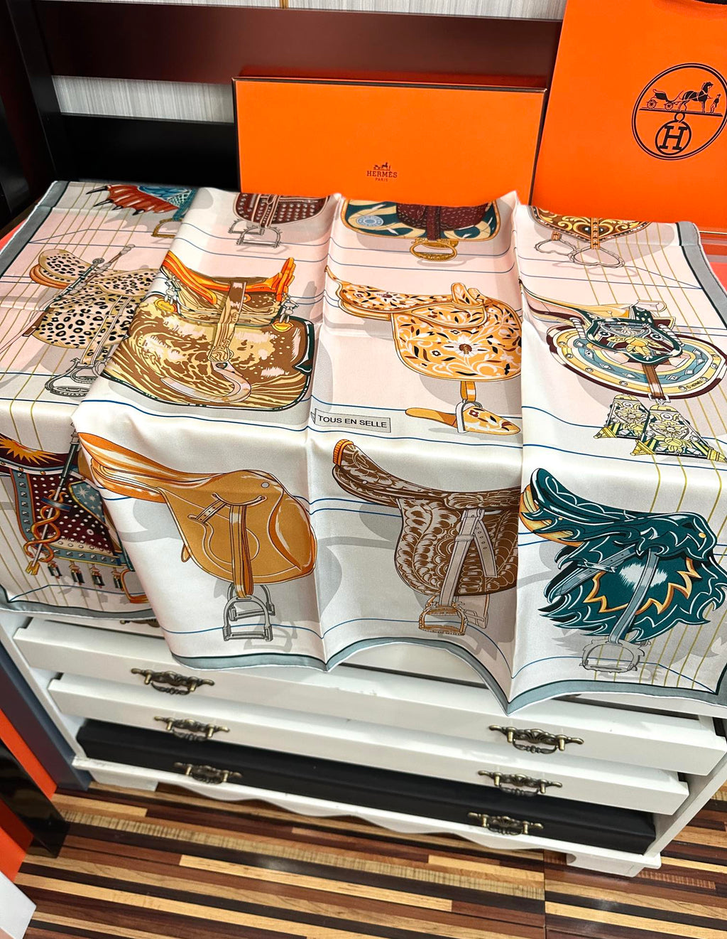 HERMES HERMES 25S SCARF 90 IN SILK 001