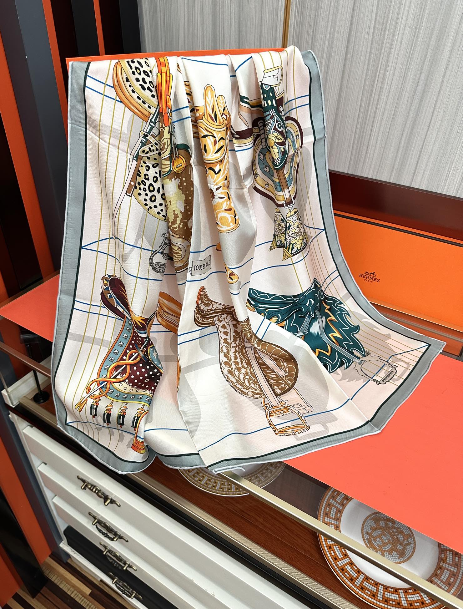 HERMES HERMES 25S SCARF 90 IN SILK 001
