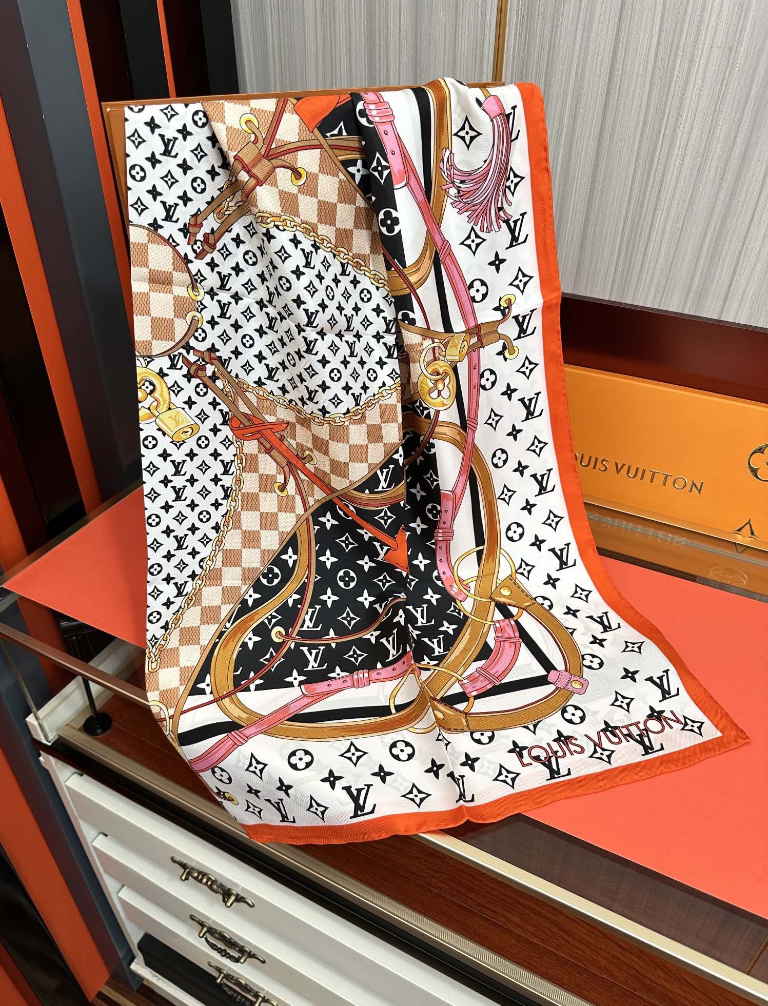 LOUIS VUITTON LV SCARF 90 CM IN SILK 729071