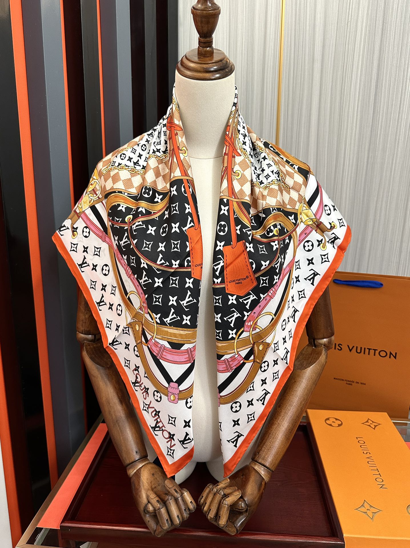 LOUIS VUITTON LV SCARF 90 CM IN SILK 729071