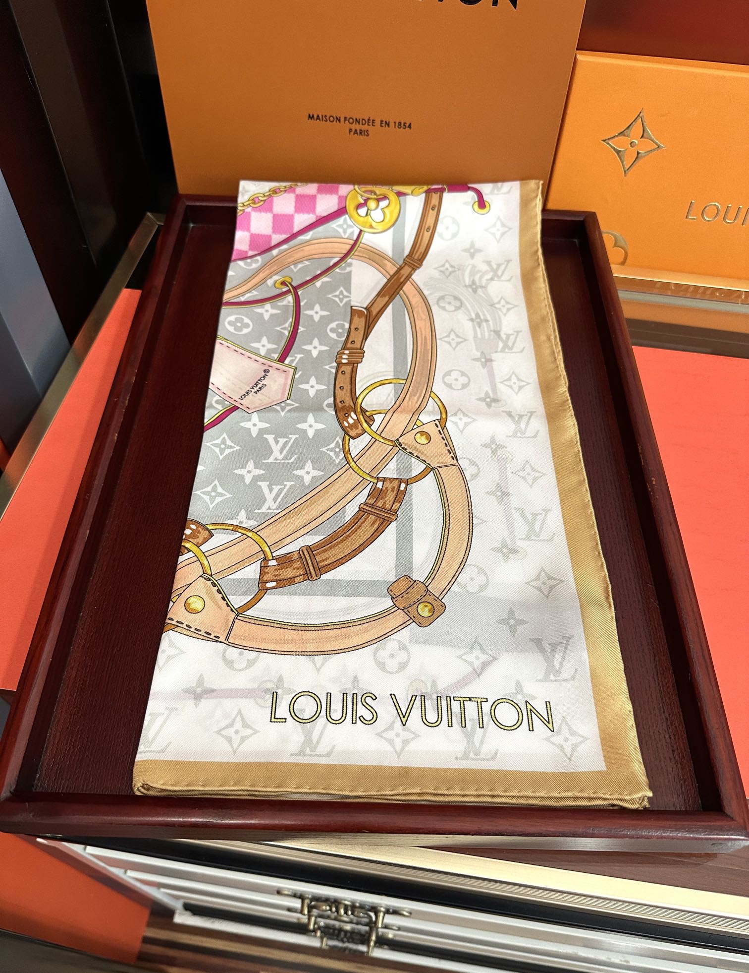 LOUIS VUITTON LV SCARF 90 CM IN SILK 729072