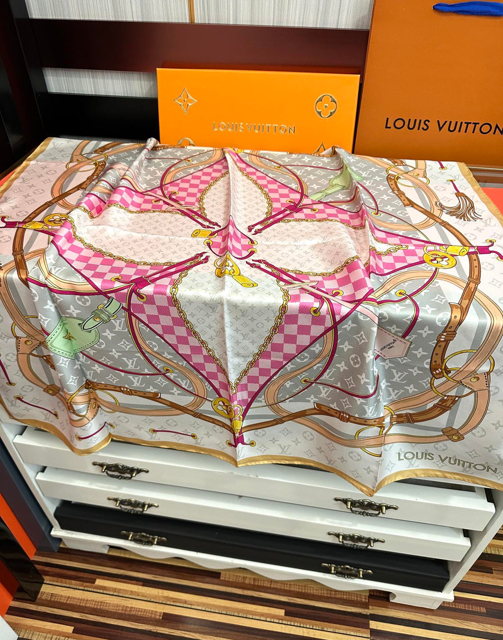 LOUIS VUITTON LV SCARF 90 CM IN SILK 729072