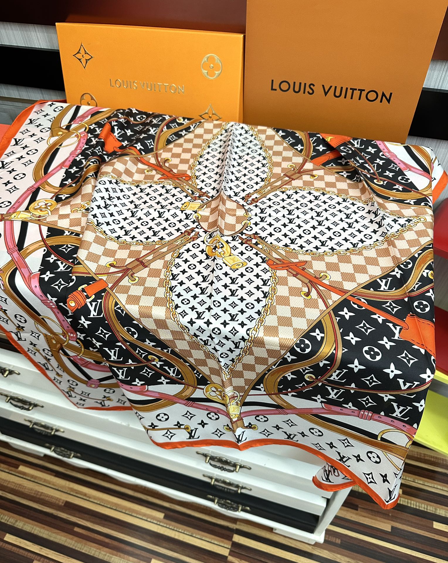 LOUIS VUITTON LV SCARF 90 CM IN SILK 738451