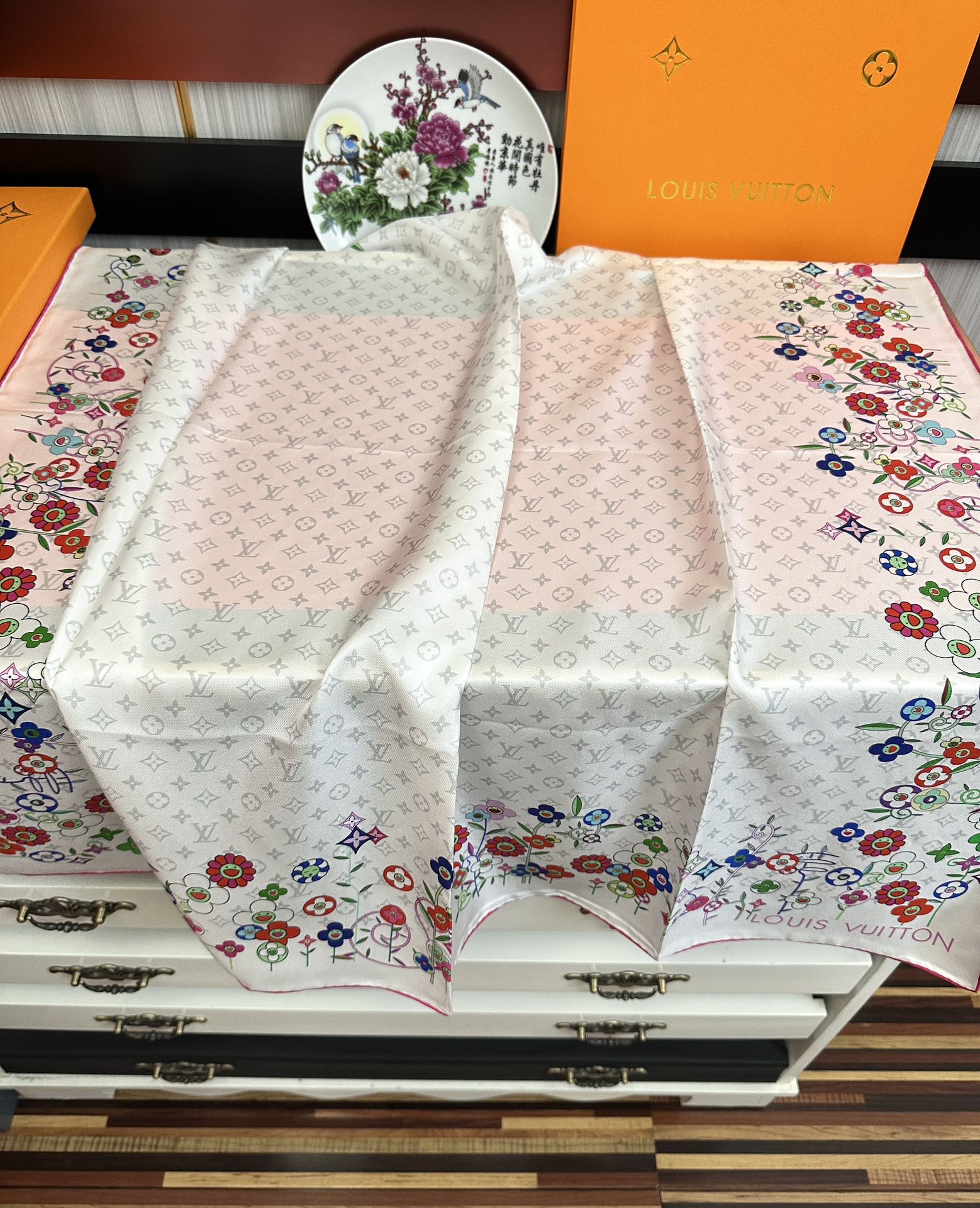 LOUIS VUITTON LV SCARF 90 CM IN SILK 01
