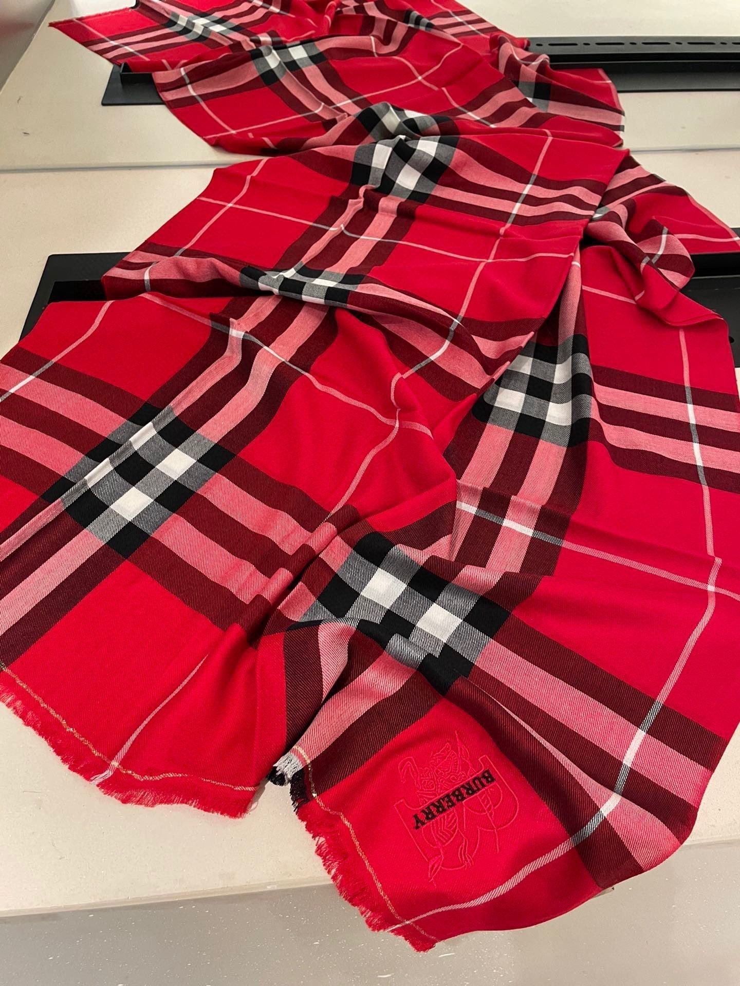 BURBERRY BBR SCARF 200 CM IN CASHMERE 574542