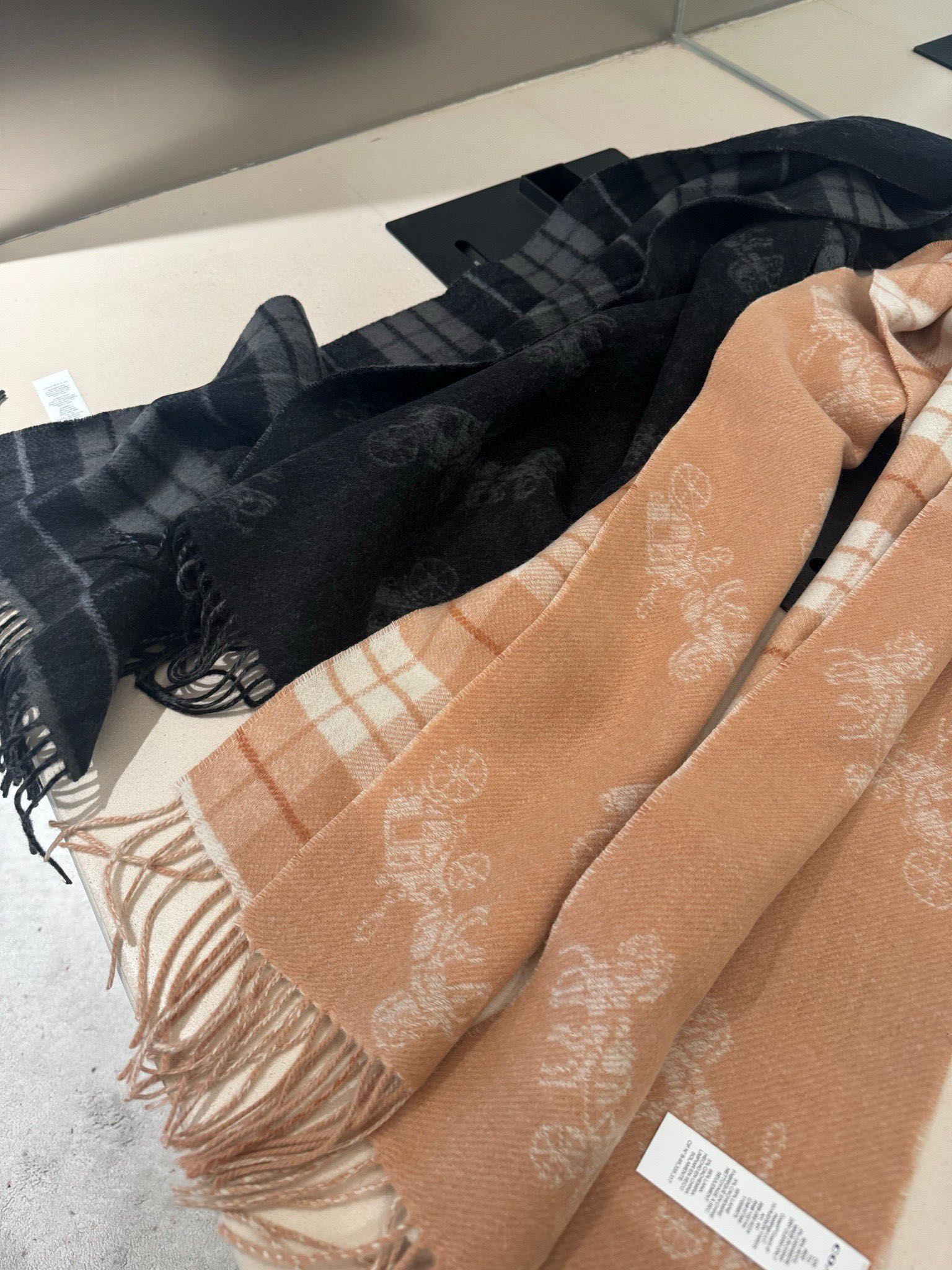 COACH CLASSIC SCARF 190 CM IN BUFF BEIGE WOOL 375278