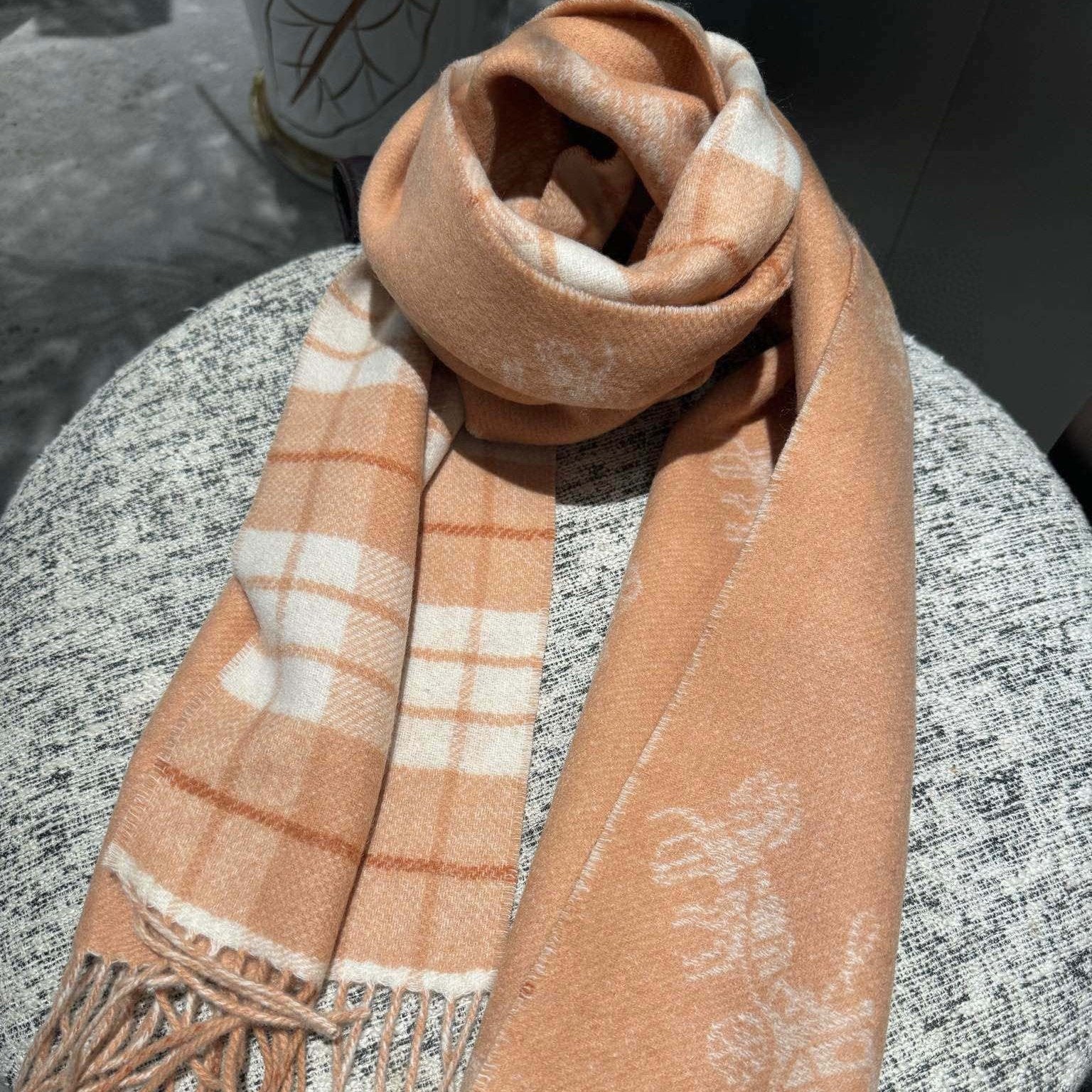 COACH CLASSIC SCARF 190 CM IN BUFF BEIGE WOOL 375278