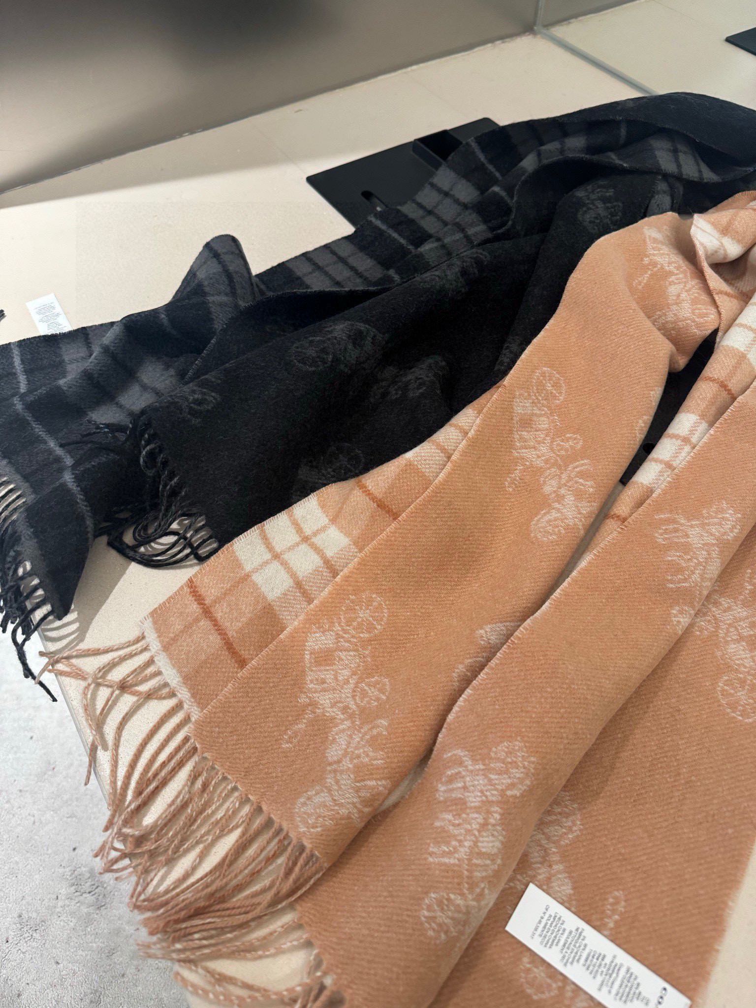 COACH CLASSIC SCARF 190 CM IN BLACK WOOL 375279