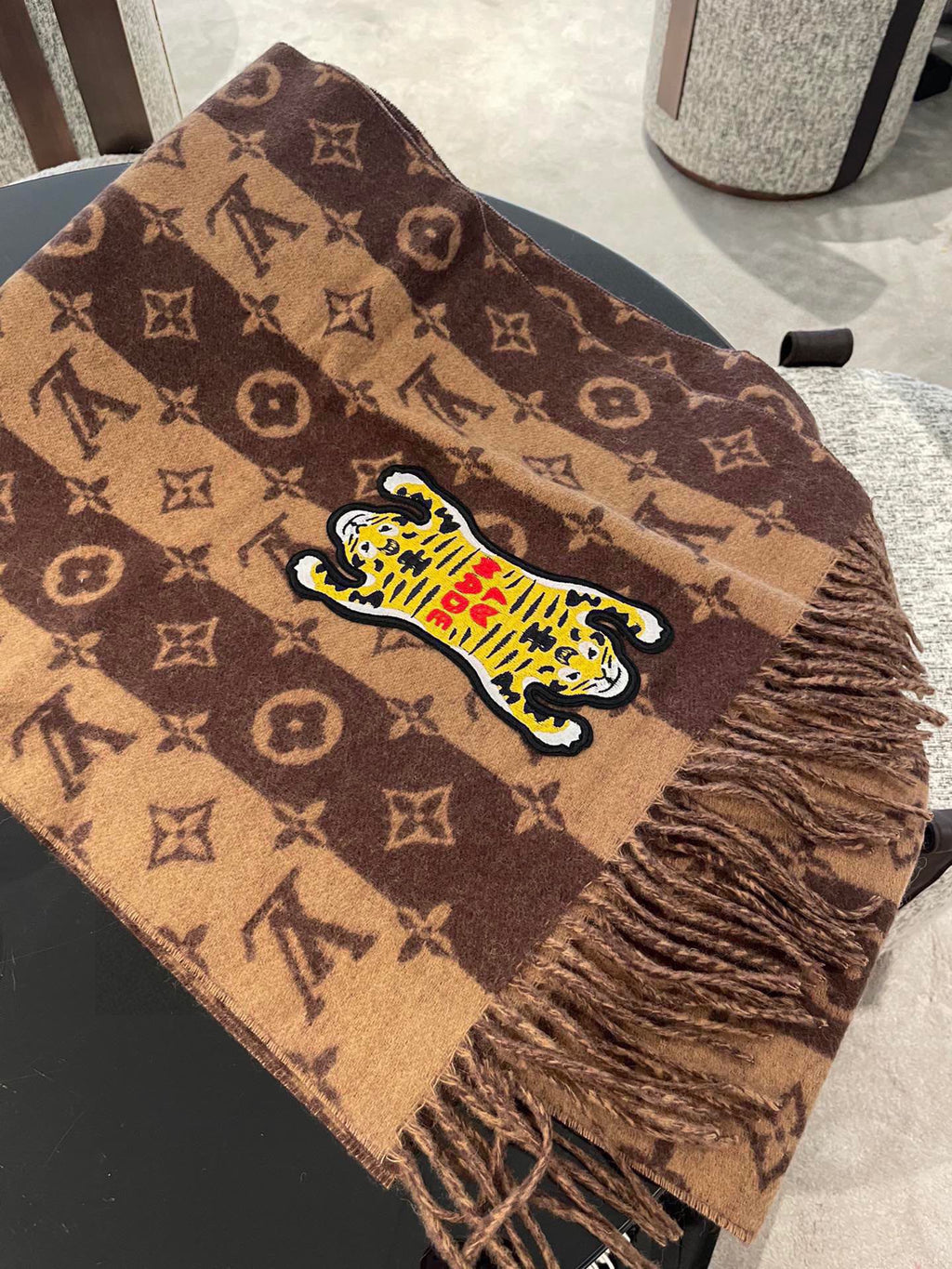 LOUIS VUITTON TIGER PATTERN SCARF 205 CM IN CHOCOLATE BROWN CASHMERE  390874