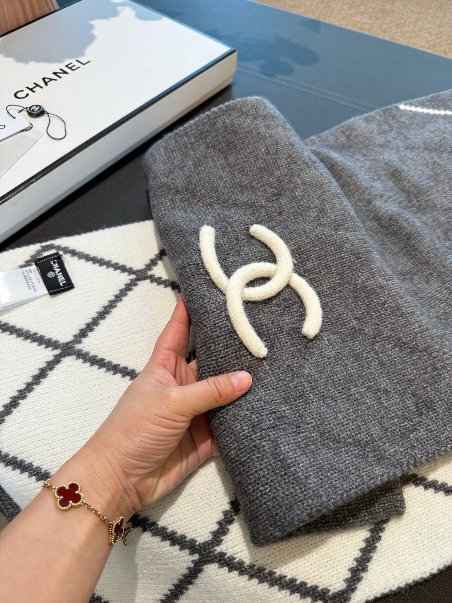 CHANEL 25S SCARF 180 CM IN WOOL CASHMERE 943029