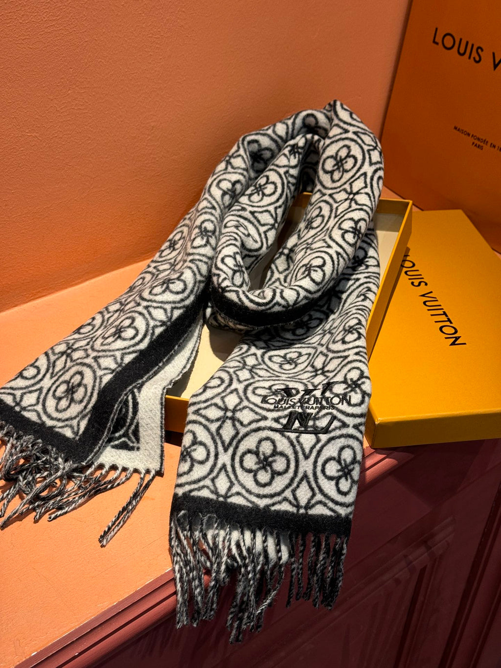 LOUIS VUITTON FLOWER MONOGRAM SCARF 180 CM IN BLACK MIX WHITE CASHMERE 388305
