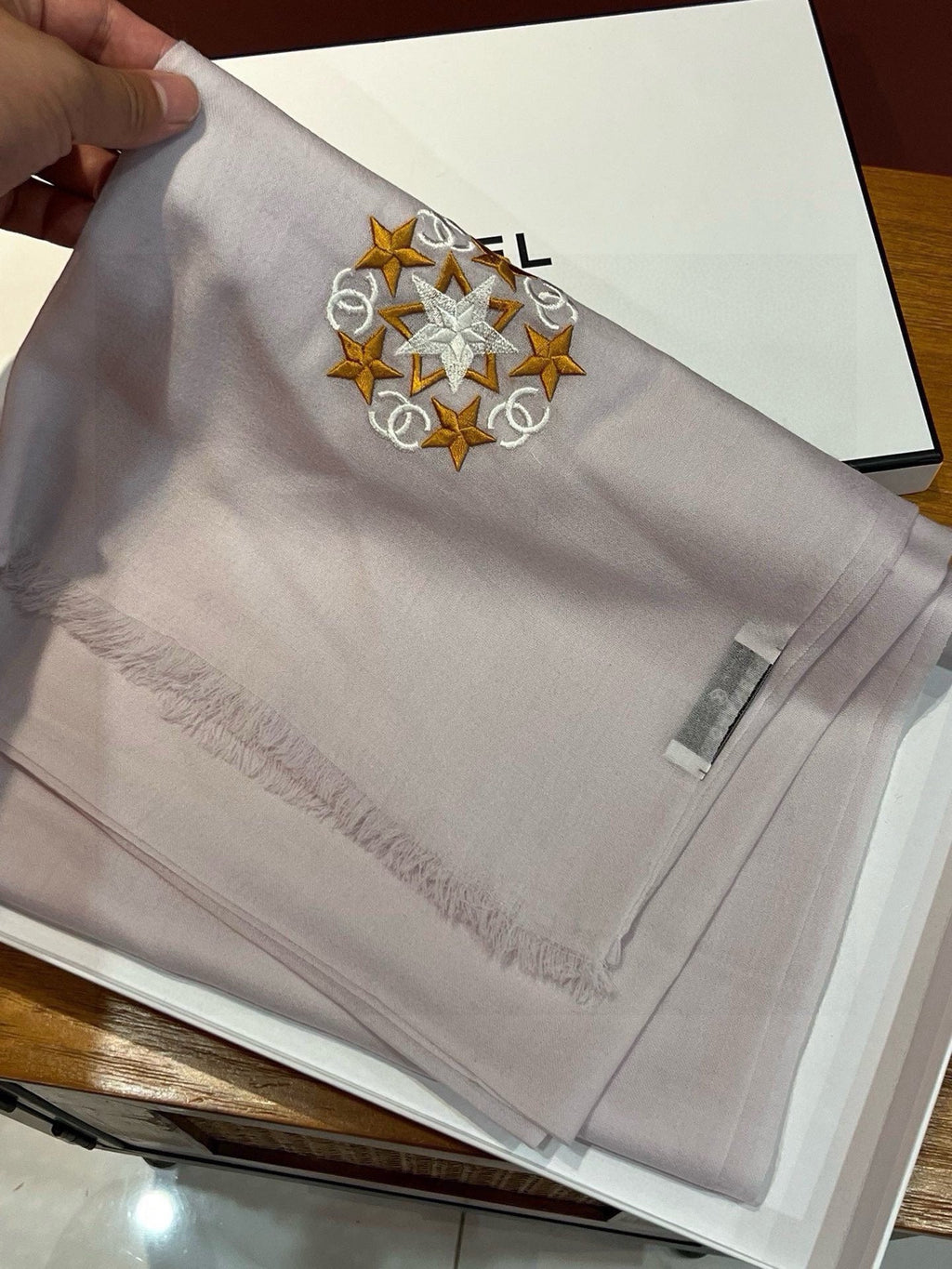 CHANEL SCARF 200 CM IN OYSTER TAN CASHMERE 394615