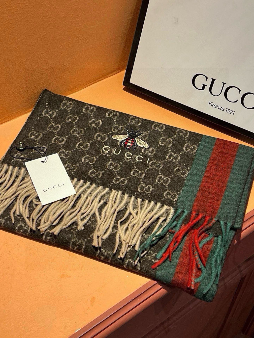 GUCCI SCARF 180 CM IN CAROB BROWN CASHMERE WITH BEE PATTERN 396475