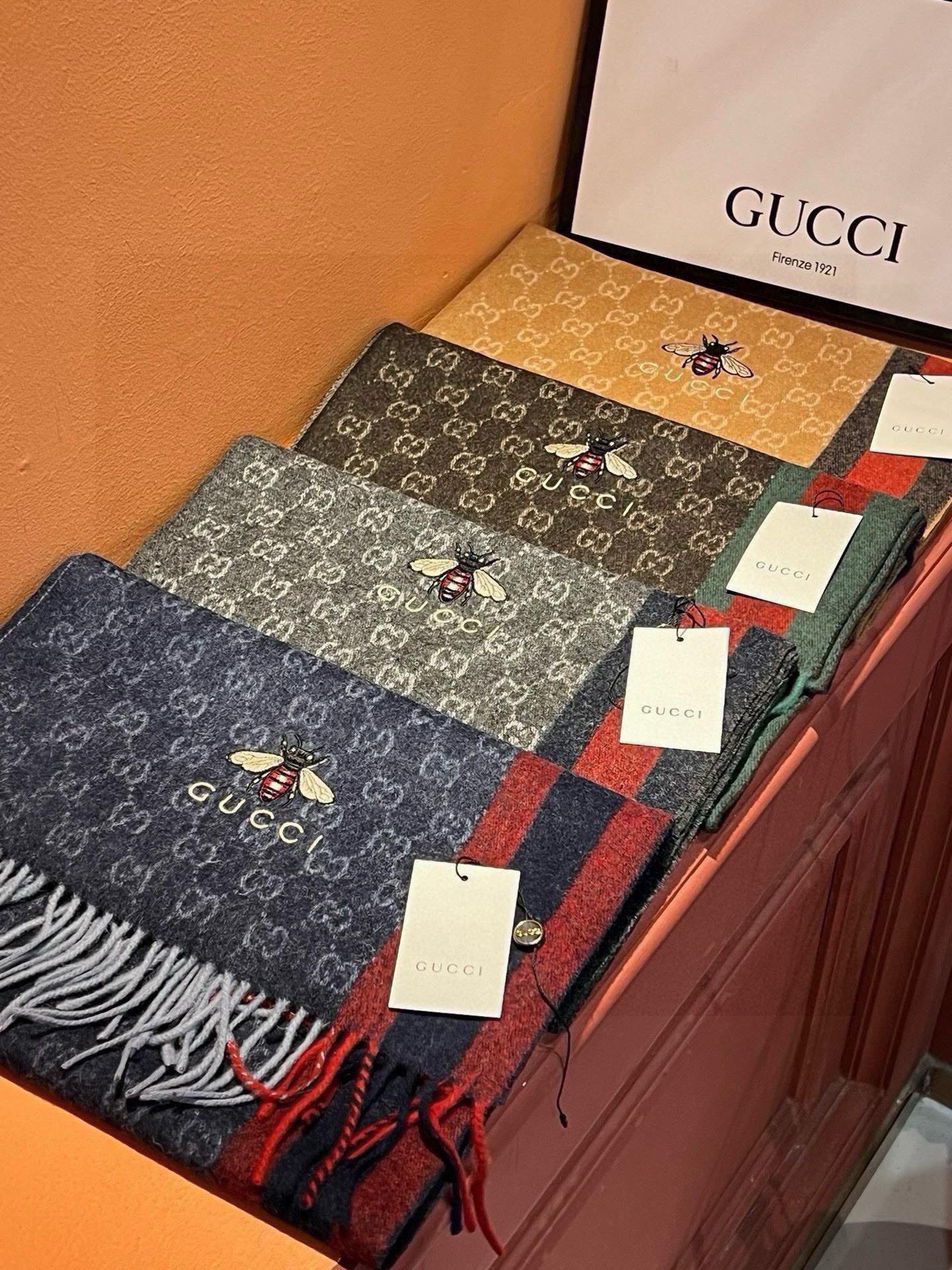 GUCCI SCARF 180 CM IN NAVY BLUE CASHMERE WITH BEE PATTERN 396476