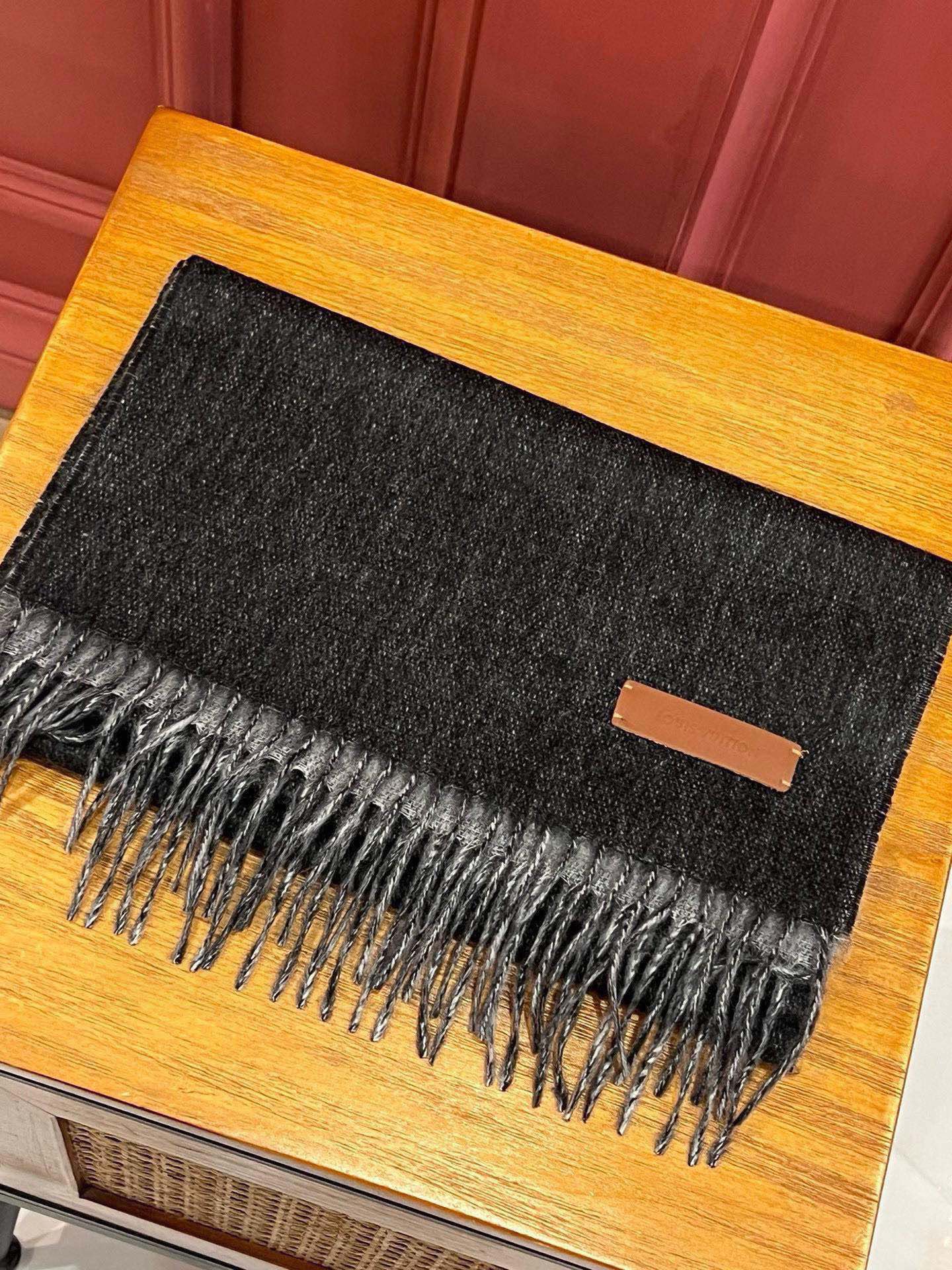 LOUIS VUITTON SCARF 180 CM IN BLACK CASHMERE 396477