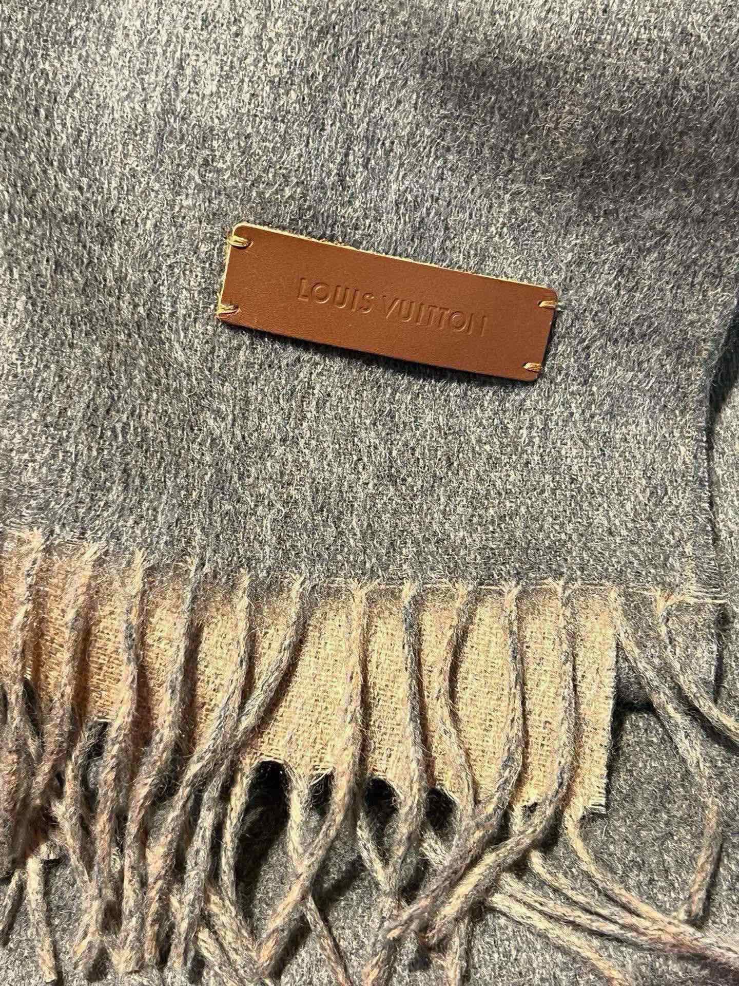 LOUIS VUITTON SCARF 180 CM IN MOUSE GRAY CASHMERE 396479