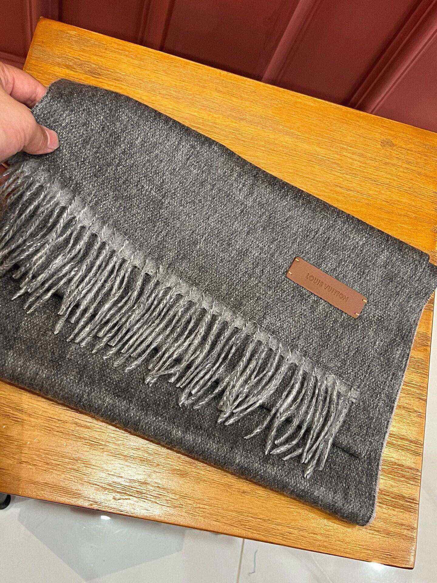 LOUIS VUITTON SCARF 180 CM IN DARK GRAY CASHMERE 396480