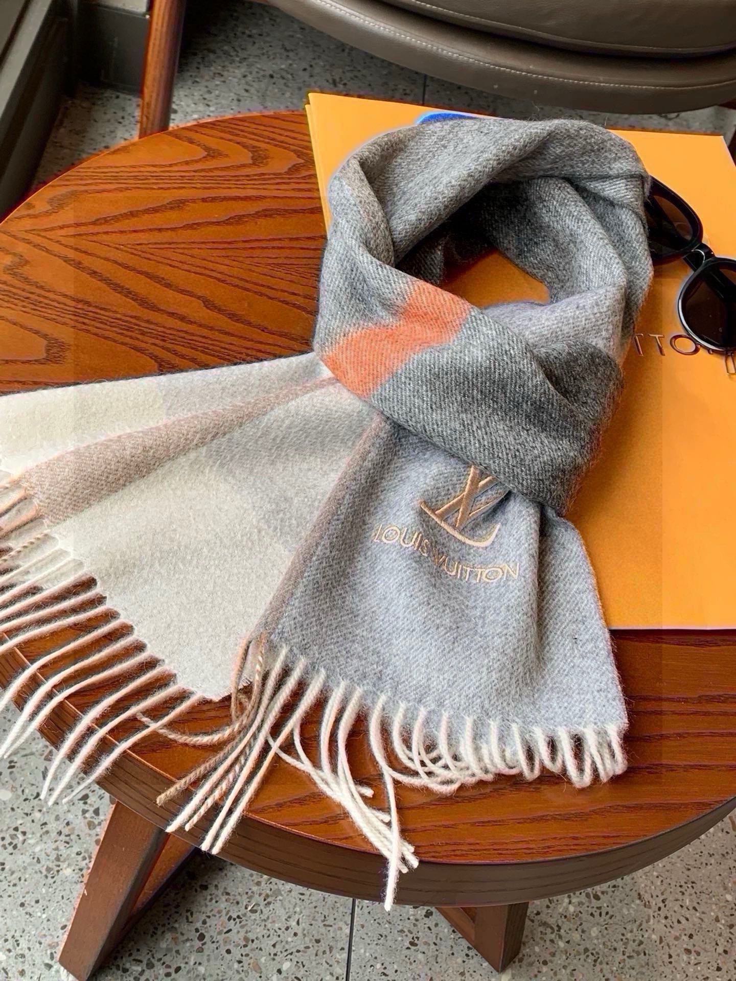 LOUIS VUITTON SCARF 170 CM IN MOUSE GRAY CASHMERE 399929